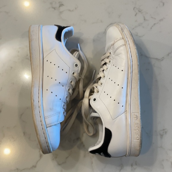 Adidas Stan Smith Shoes - Picture 4 of 10